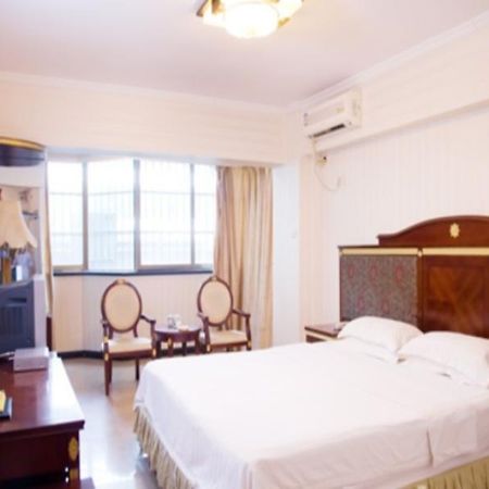 Nanning Gold Red Forest Hotel Bagian luar foto