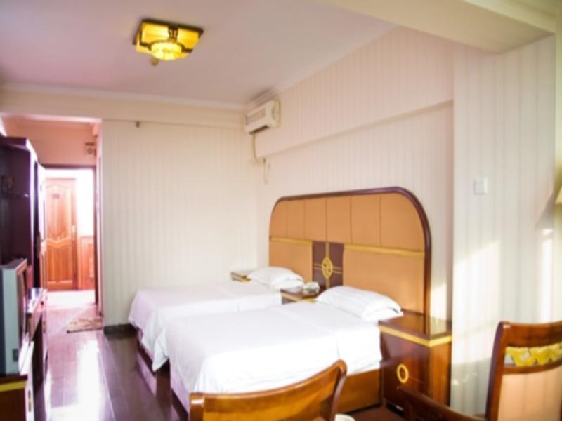 Nanning Gold Red Forest Hotel Bagian luar foto